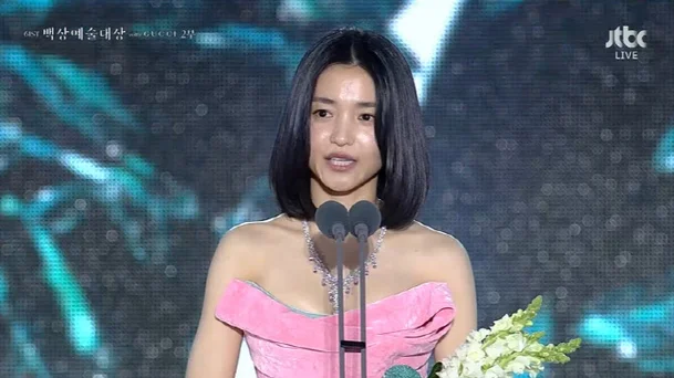 a1 - sportstories.net | 스포츠 및 엔터테인먼트 김태리, 제61회 백상예술대상 여자 최우수상 수상 - sportstories.net | 스포츠 및 엔터테인먼트