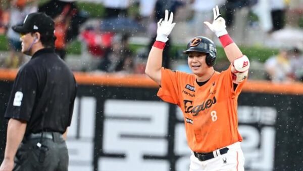 c836a25 - sportstories.net | 스포츠 및 엔터테인먼트 한화, 우천 속에서도 선두 탈환의 불꽃을 피우다