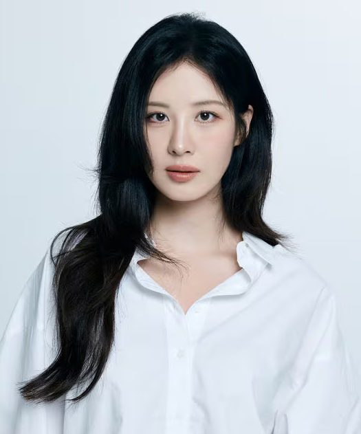 서현, 청초함부터 시크함까지… 감정이 살아있는 새 프로필 사진 공개 - sportstories.net | 스포츠 및 엔터테인먼트