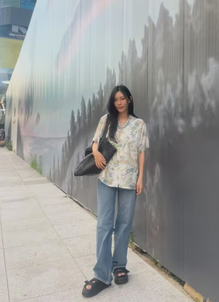 🌴김소연의 깜짝 여름 변신! “하와이안 셔츠도 찰떡 소화” - sportstories.net | 스포츠 및 엔터테인먼트