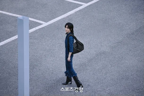 송혜교, 울프 컷으로 재해석한 시크한 우아함 – 펜디 2025 가을 캠페인 - sportstories.net | 스포츠 및 엔터테인먼트