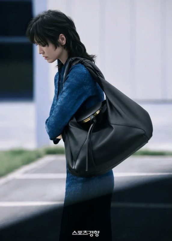 송혜교, 울프 컷으로 재해석한 시크한 우아함 – 펜디 2025 가을 캠페인 - sportstories.net | 스포츠 및 엔터테인먼트