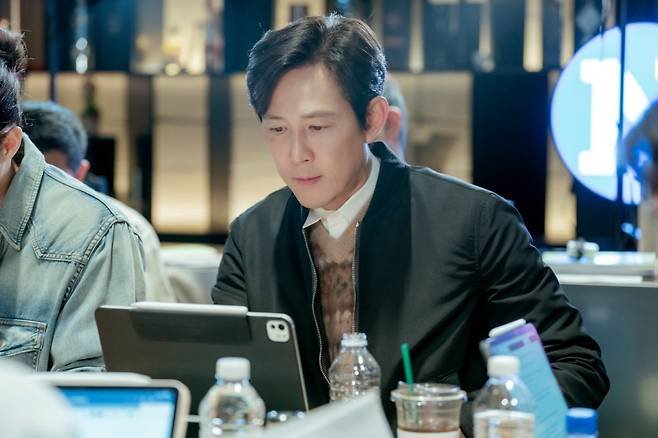 a1 - sportstories.net | 스포츠 및 엔터테인먼트 이정재♥임지연, 18살 차 ‘앙숙 로맨스’ 케미 폭발… tvN ‘얄미운 사랑’ 대본 리딩 현장 공개 - sportstories.net | 스포츠 및 엔터테인먼트