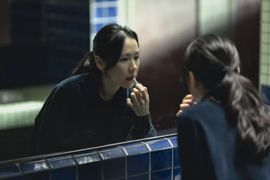 손예진, 7년 만에 스크린 복귀…’어쩔수가없다’에서 이병헌 아내 미리 역 - sportstories.net | 스포츠 및 엔터테인먼트